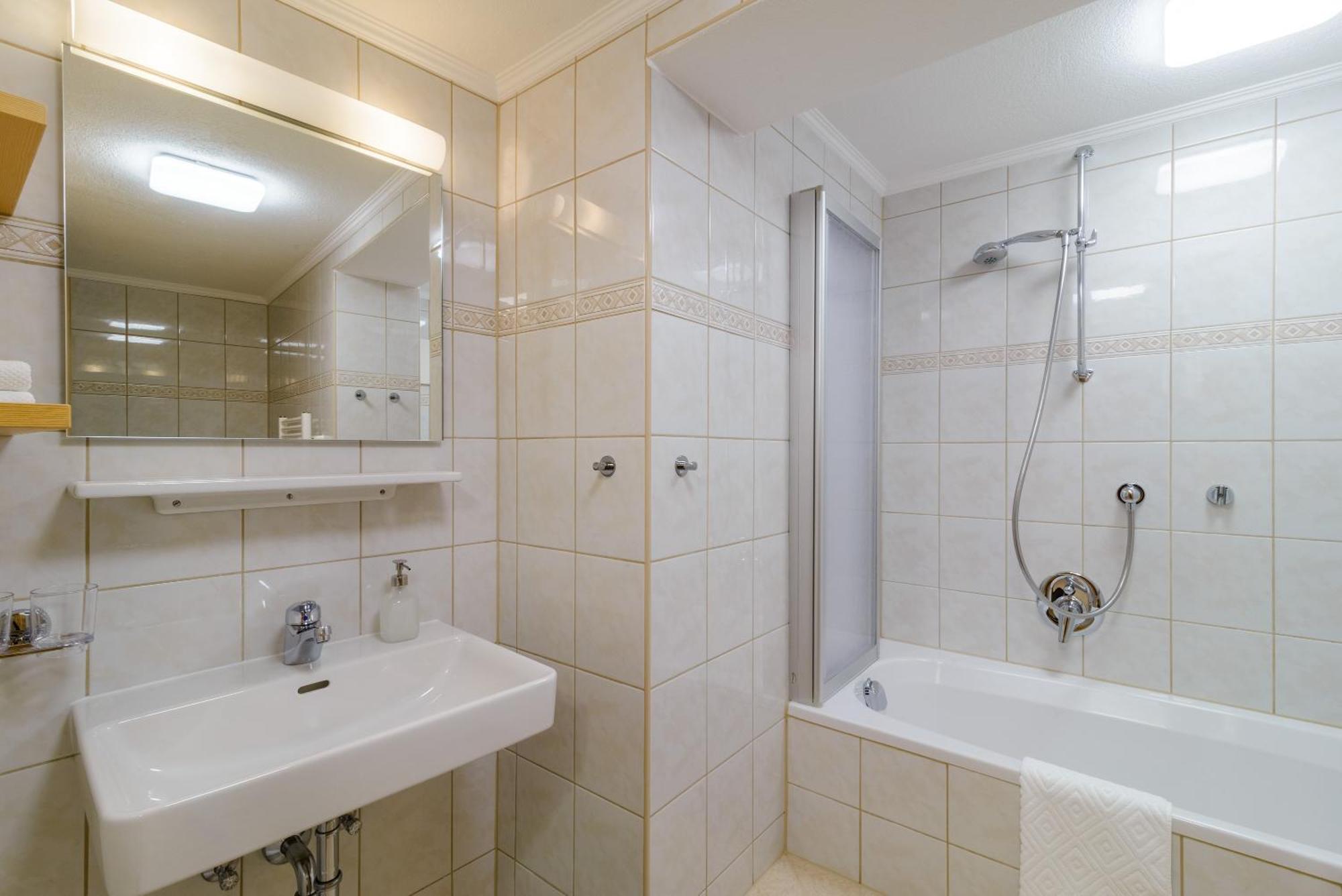 Haus St. Bernard Apartment Петной ам Арлберг Екстериор снимка